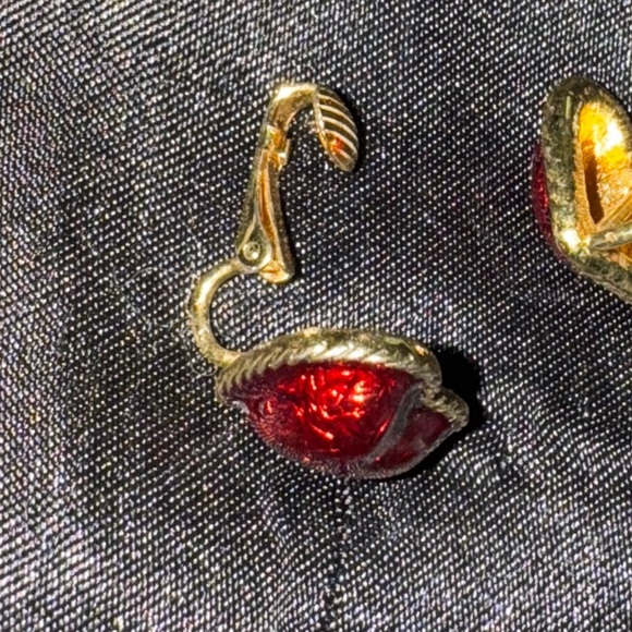 Vintage Heart Shape Red and Gold Color Clip on Earrings - Picture 3 of 5